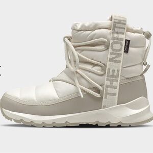 North face Women’s ThermoBall Lace Up Waterproof Boots sz 9